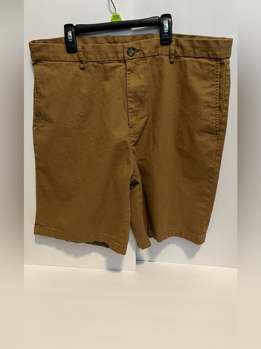 Men” s  Old Navy 9” SLIM  BUILT IN FLEX Brown Flat-Front  Chino Shorts Size 38